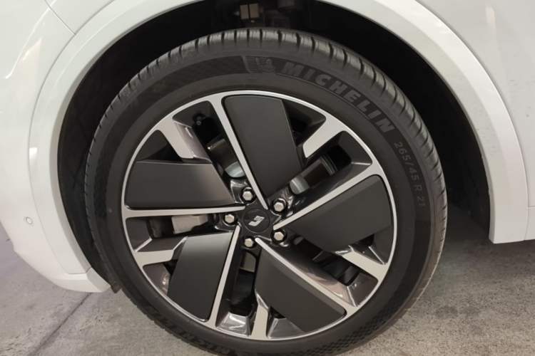 Used Li Auto L8 2025 Ultra Smart Refreshed Edition Left Front Wheel Hub