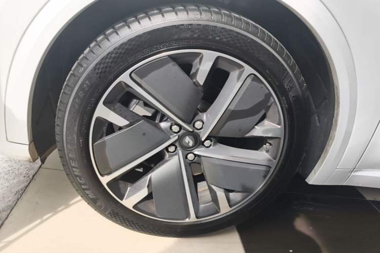 Used Li Auto L8 2025 Ultra Smart Refreshed Edition Left Front Wheel Hub