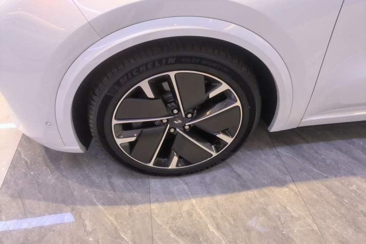 Used Li Auto L8 2025 Ultra Smart Refreshed Edition Left Front Wheel Hub