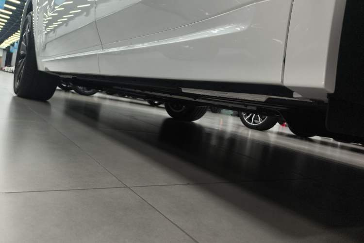 Used Li Auto L8 2025 Pro Smart Refresh Edition Left Side Sill