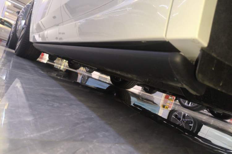 Used Li Auto L8 2025 Ultra Smart Refreshed Edition Left Side Sill