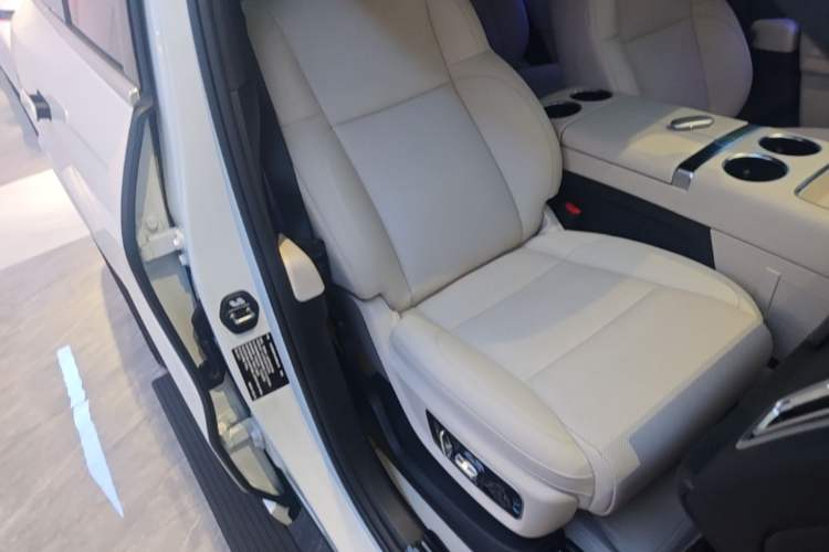 Used Li Auto L8 2025 Ultra Smart Refreshed Edition Right Front Seat