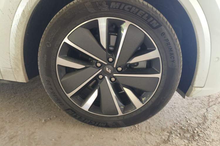 Used Li Auto L8 2025 Max Smart Refresh Edition Right Front Wheel Hub