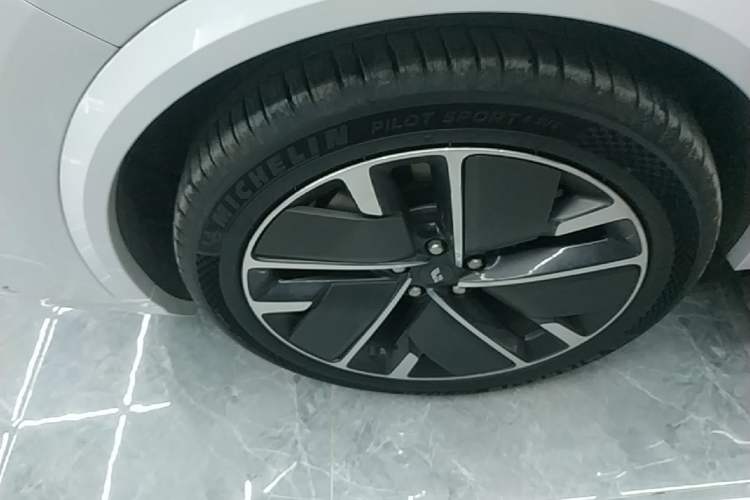 Used Li Auto L8 2025 Max Smart Refresh Edition Right Rear Wheel Hub