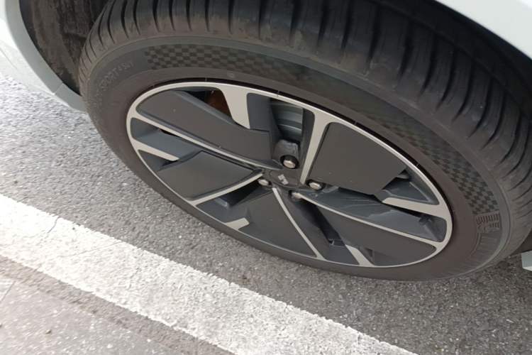 Used Li Auto L8 2025 Max Smart Refresh Edition Right Rear Wheel Hub