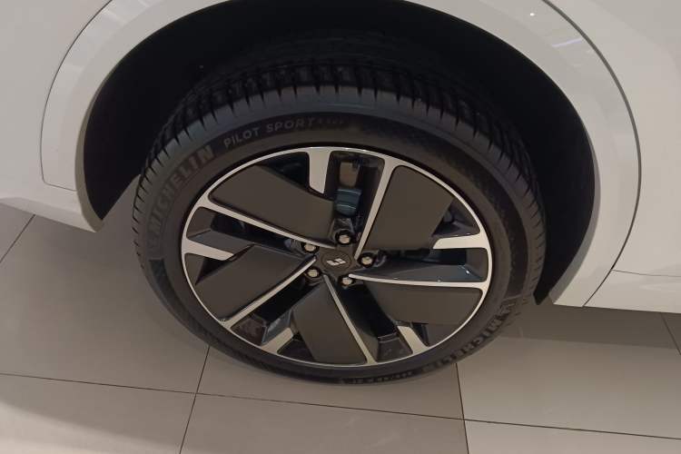 Used Li Auto L8 2025 Ultra Smart Refreshed Edition Right Rear Wheel Hub