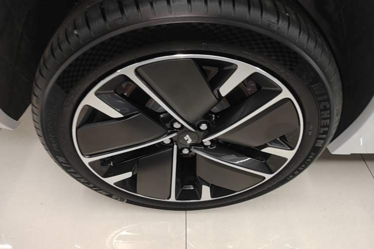 Used Li Auto L8 2025 Max Smart Refresh Edition Right Rear Wheel Hub