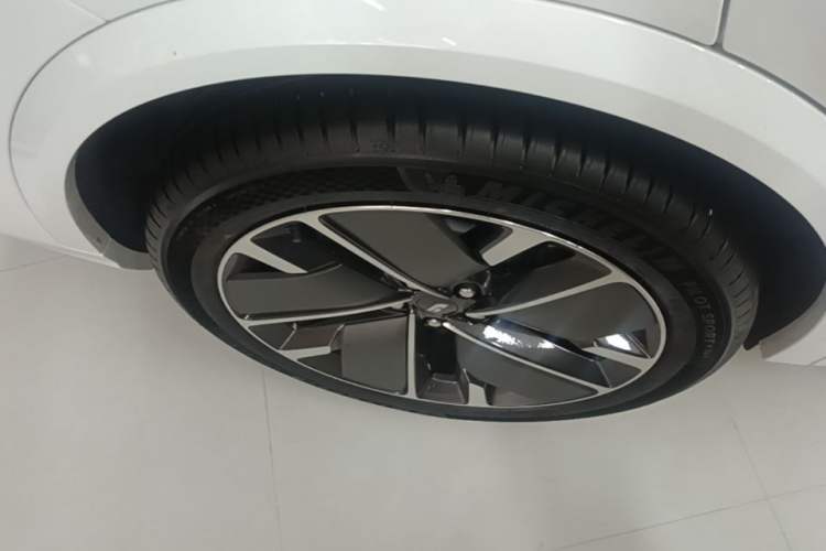 Used Li Auto L8 2025 Ultra Smart Refreshed Edition Right Rear Wheel Hub