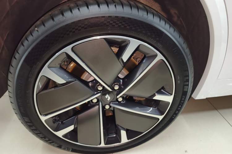 Used Li Auto L8 2025 Max Smart Refresh Edition Right Rear Wheel Hub