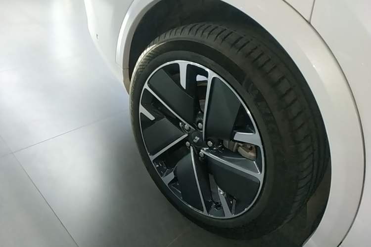 Used Li Auto L8 2025 Ultra Smart Refreshed Edition Right Rear Wheel Hub