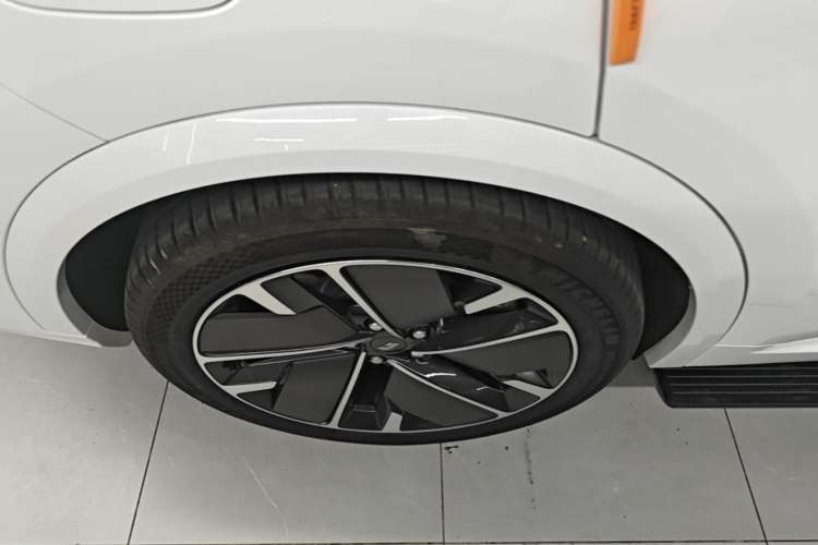 Used Li Auto L8 2025 Ultra Smart Refreshed Edition Right Rear Wheel Hub