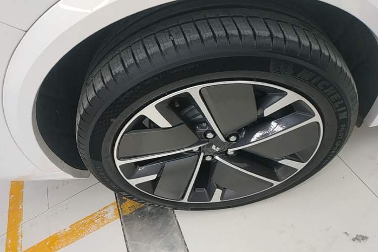 Used Li Auto L8 2025 Max Smart Refresh Edition Right Rear Wheel Hub