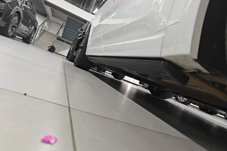 Used Li Auto L8 2025 Ultra Smart Refreshed Edition Right Side Sill