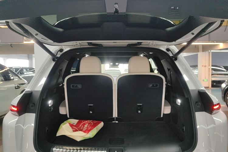 Used Li Auto L8 2025 Max Smart Refresh Edition Trunk