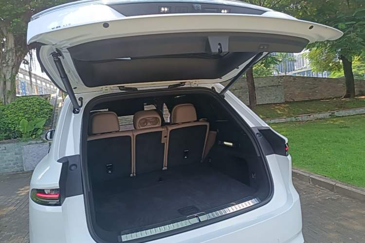 Used Li Auto L8 2026 Model Ultra Trunk
