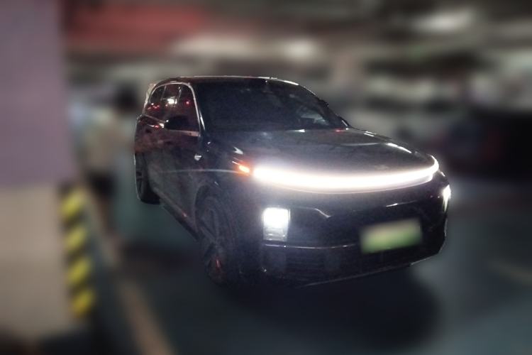 Used Li Auto L9 2022 Max model Front Right 45 Deg
