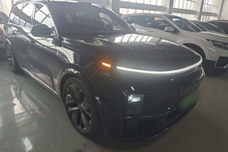 Used Li Auto L9 2022 Max model Front Right 45 Deg