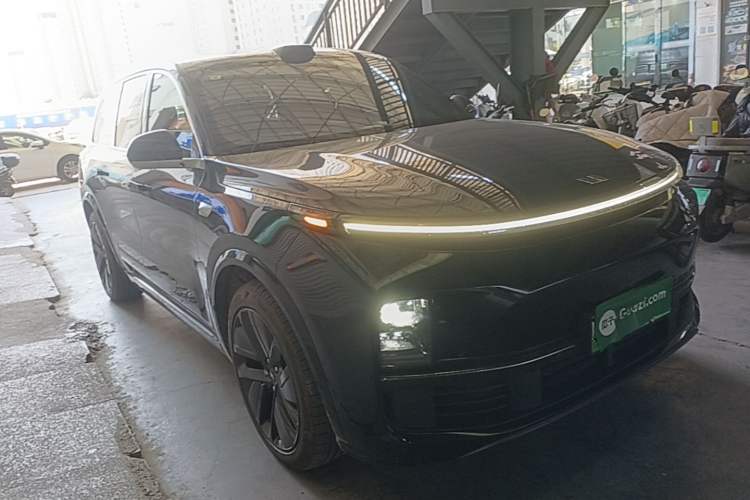 Used Li Auto L9 2022 Max model Front Right 45 Deg