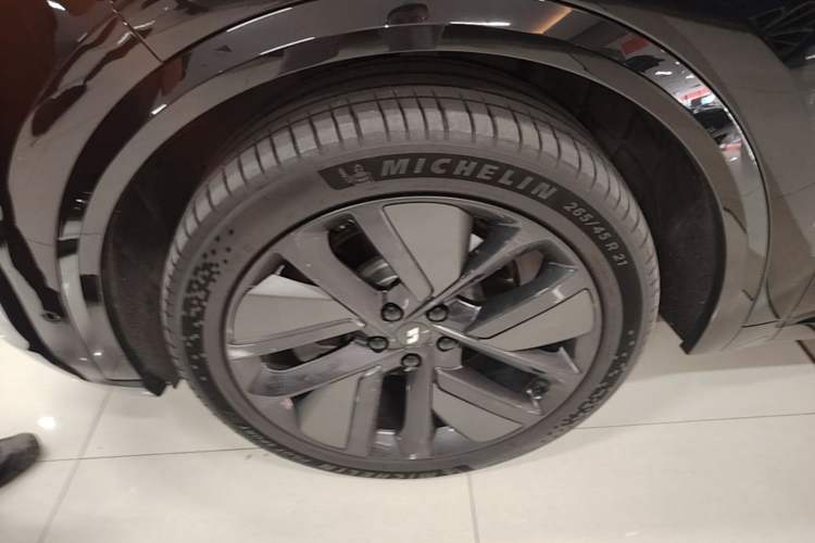Used Li Auto L9 2022 Max model Left Front Wheel Hub