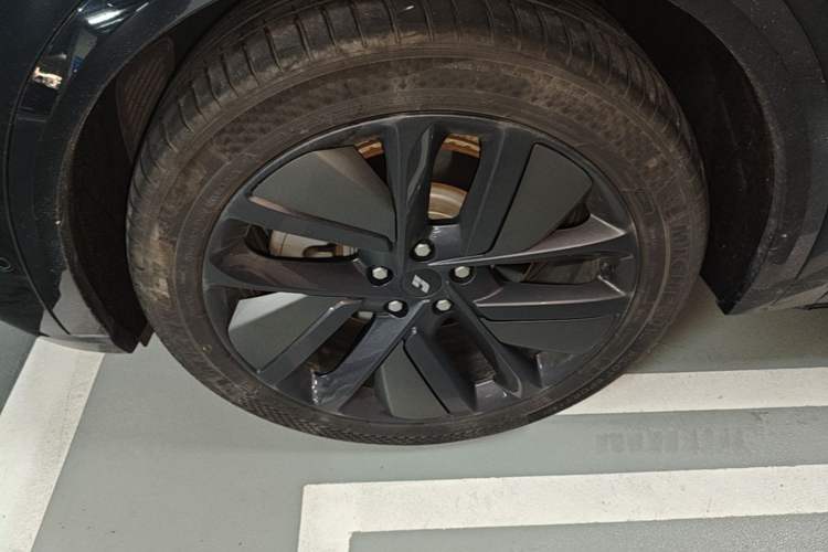 Used Li Auto L9 2022 Max model Left Front Wheel Hub