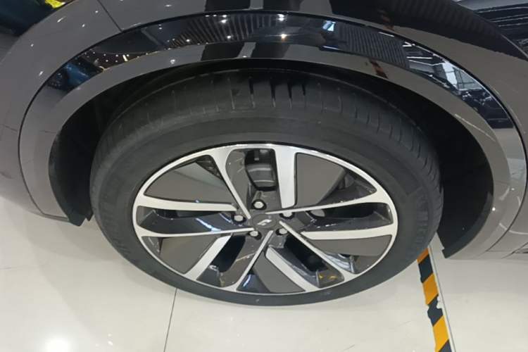 Used Li Auto L9 2022 Max model Left Front Wheel Hub