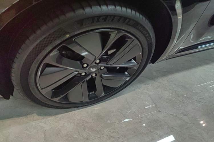 Used Li Auto L9 2022 Max model Left Front Wheel Hub