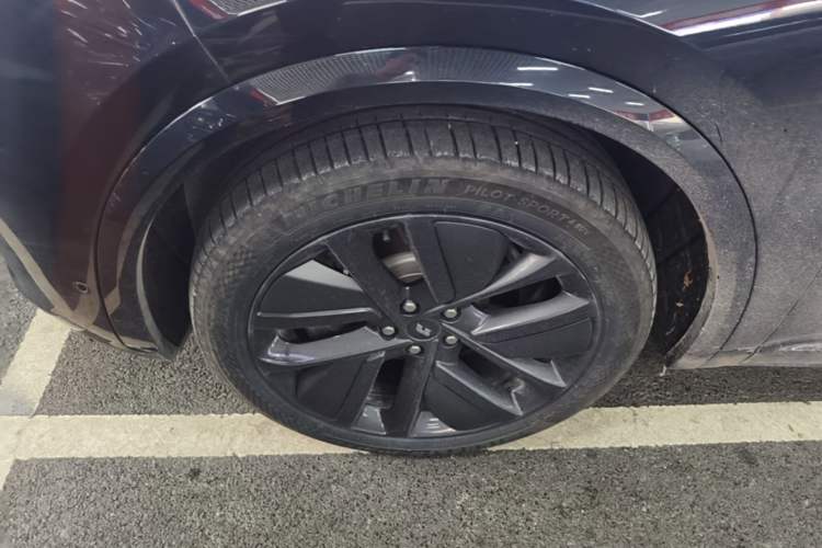Used Li Auto L9 2022 Max model Left Front Wheel Hub