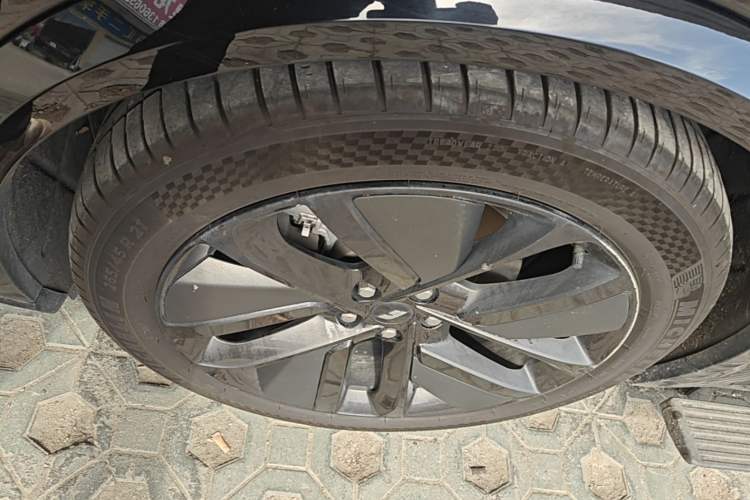 Used Li Auto L9 2022 Max model Left Front Wheel Hub