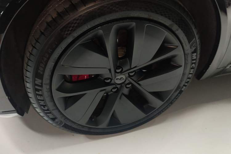Used Li Auto L9 2022 Max model Left Front Wheel Hub