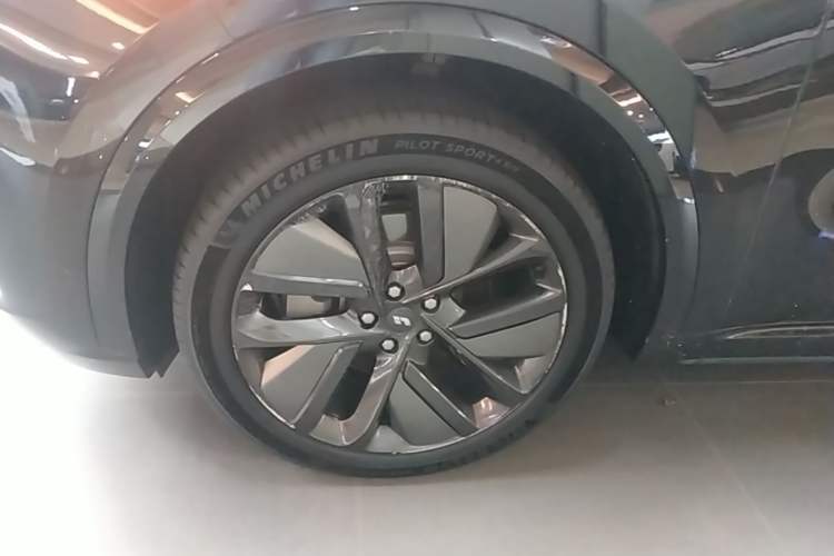 Used Li Auto L9 2022 Max model Left Front Wheel Hub