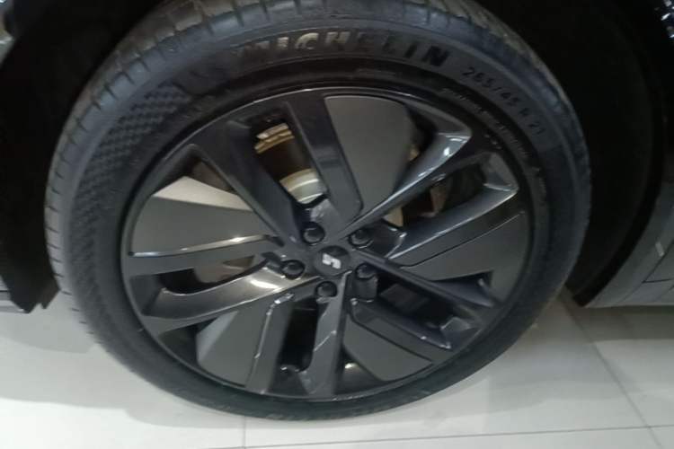 Used Li Auto L9 2022 Max model Left Front Wheel Hub