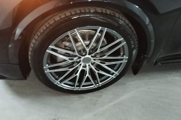 Used Li Auto L9 2022 Max model Left Front Wheel Hub