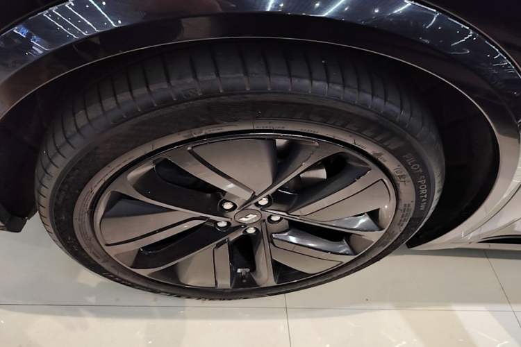 Used Li Auto L9 2022 Max model Left Front Wheel Hub