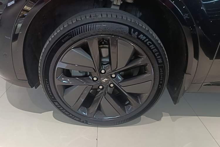 Used Li Auto L9 2022 Max model Left Front Wheel Hub
