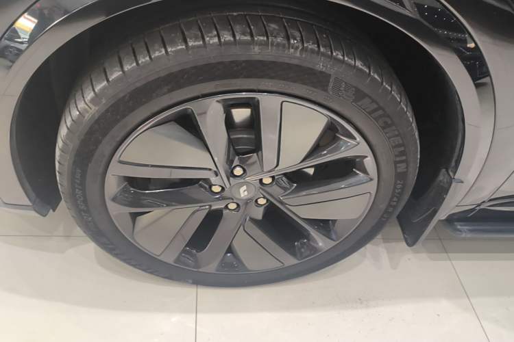 Used Li Auto L9 2022 Max model Left Front Wheel Hub