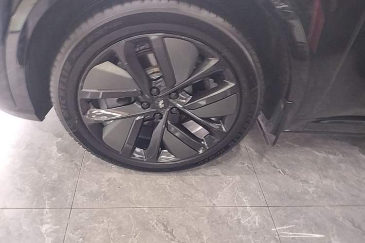 Used Li Auto L9 2022 Max model Left Front Wheel Hub