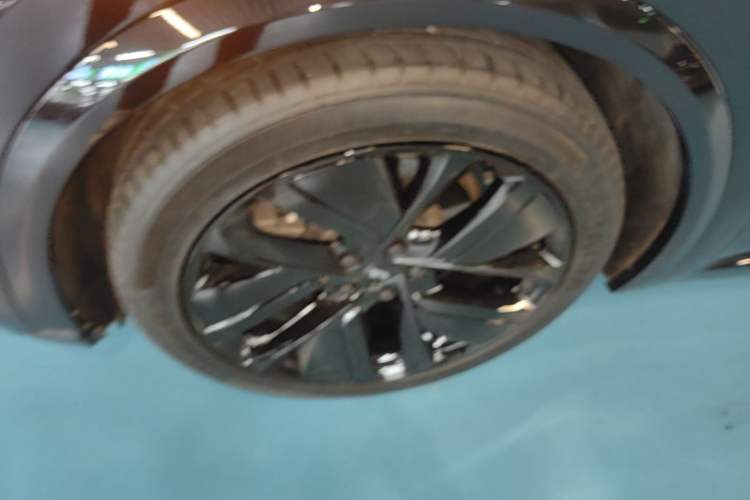 Used Li Auto L9 2022 Max model Left Front Wheel Hub