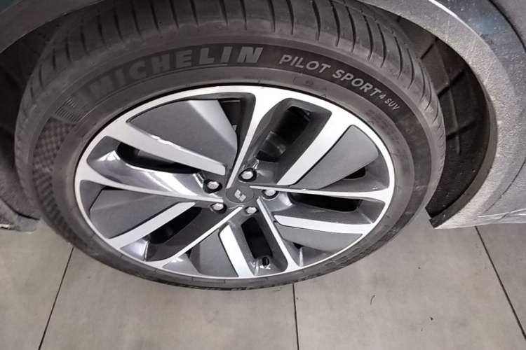 Used Li Auto L9 2022 Max model Left Front Wheel Hub