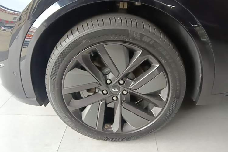 Used Li Auto L9 2022 Max model Left Front Wheel Hub