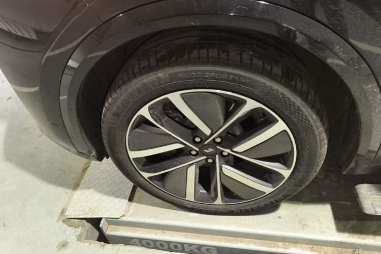 Used Li Auto L9 2022 Max model Left Front Wheel Hub