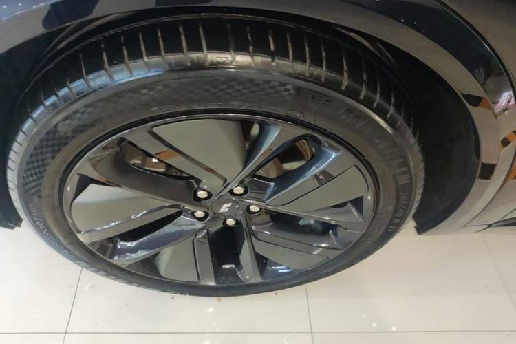 Used Li Auto L9 2022 Max model Left Front Wheel Hub