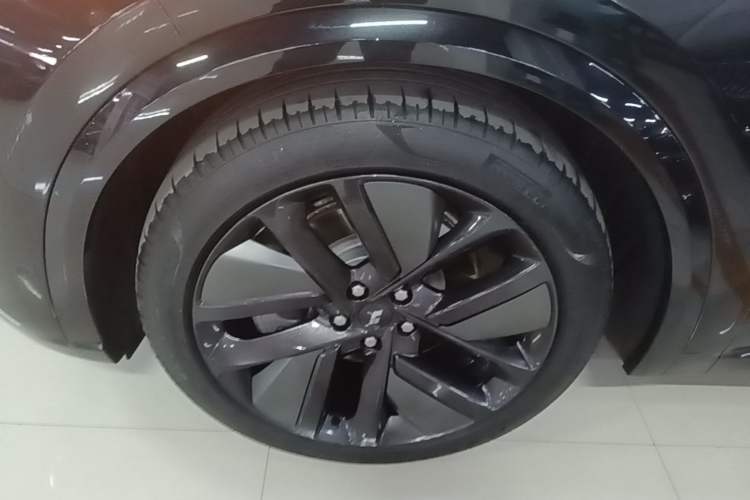 Used Li Auto L9 2022 Max model Left Front Wheel Hub