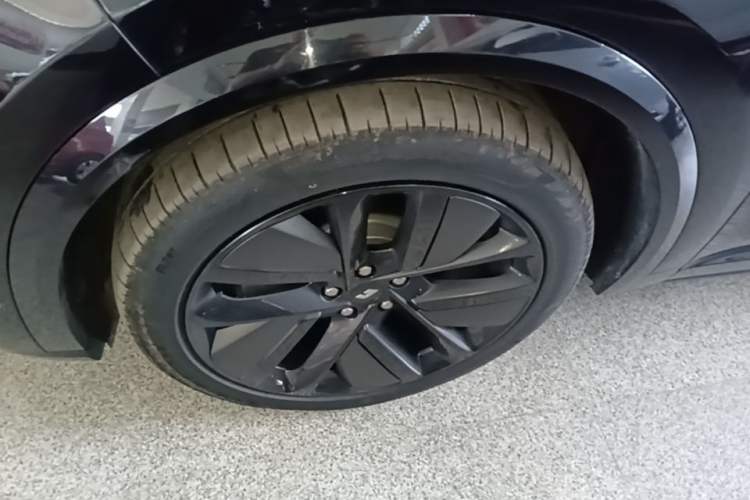 Used Li Auto L9 2022 Max model Left Front Wheel Hub
