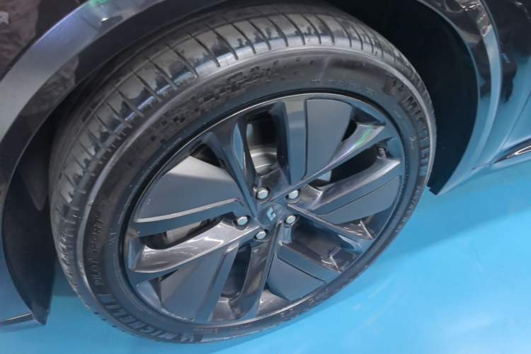 Used Li Auto L9 2022 Max model Left Front Wheel Hub