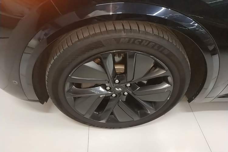Used Li Auto L9 2022 Max model Left Front Wheel Hub