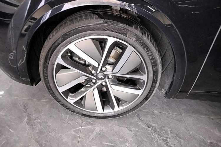 Used Li Auto L9 2022 Max model Left Front Wheel Hub