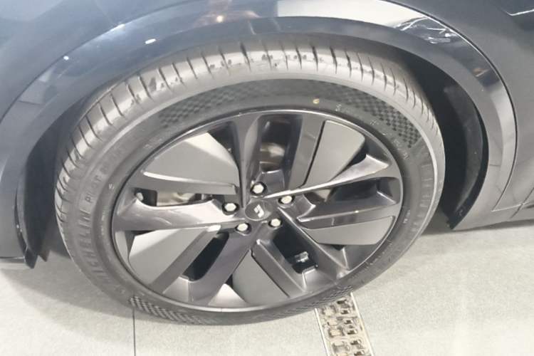 Used Li Auto L9 2022 Max model Left Front Wheel Hub