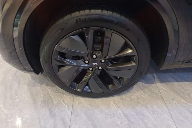 Used Li Auto L9 2022 Max model Left Front Wheel Hub