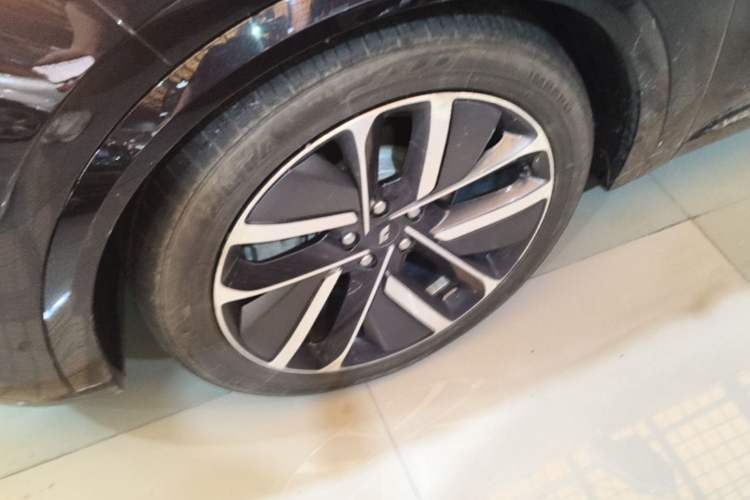 Used Li Auto L9 2022 Max model Left Front Wheel Hub