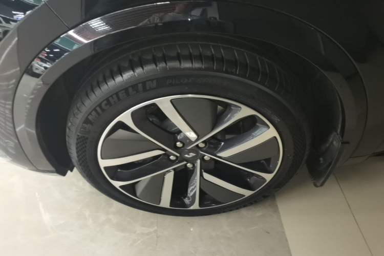 Used Li Auto L9 2022 Max model Left Front Wheel Hub